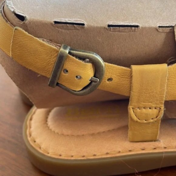 NEW Born Inya Crossover Sandal YELLOW LEATHER Womens Size 6M Shoes - Picture 4 of 6